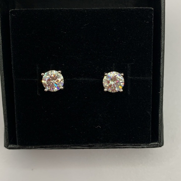 1ct Diamond Cut Moissanite earrings new in gift box stunning fire and brilliant - Picture 2 of 5
